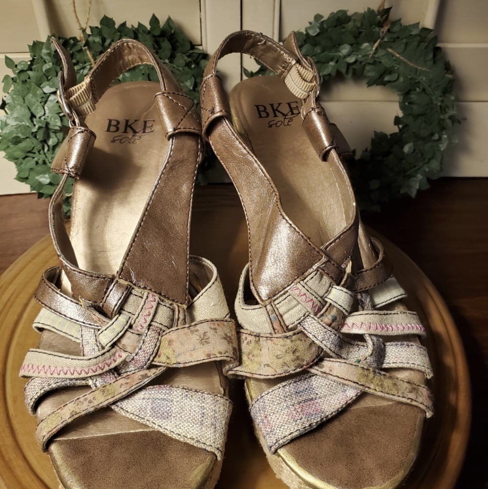 Buckle BKE sole Nagoya wedge